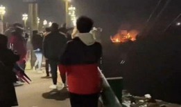 重庆女孩放烟花爆料视频,璀璨瞬间引网友热议